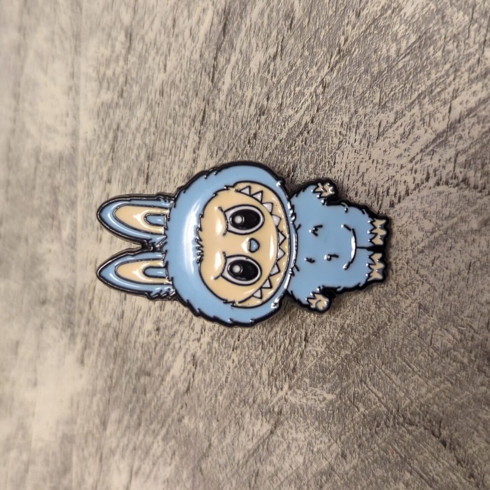 3/$30 🩵 Labubu - Enamel Pin